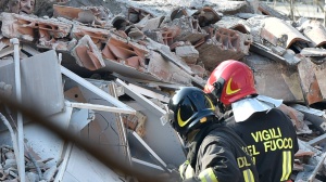 Bari, continuano le ricerche della 74enne travolta dalle macerie della palazzina crollata ieri