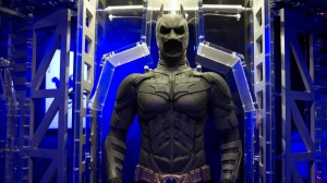 Batman Day 2025, i tanti volti del Cavaliere Oscuro: dal cinema ai videogiochi, le produzioni che hanno reso iconico il personaggio