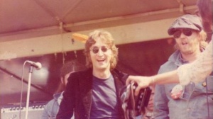 Beatles, tra una settimana all'asta da Christie's il dipinto con la firma dei quattro di Liverpool