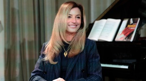 Beatrice Venezi licenziata dalla Fenice, io bullizzata per mesi, sui social insulti e minacce per gli orchestrali