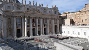 Bergoglio, Papa Francesco è stazionario e la radiografia conferma i miglioramenti. Domani 12 anni di pontificato