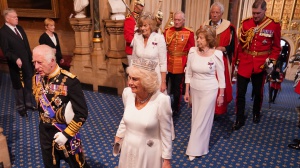 Buon compleanno Camilla: la regina al lavoro in Parlamento con Re Carlo III. Ecco cosa è accaduto oggi