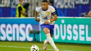 Calcio, Romania a valanga sull'Ucraina, Slovacchia di misura contro il Belgio, buona la prima per la Francia