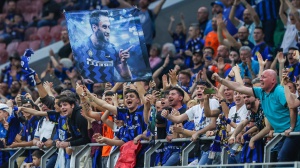 Calcio, Serie A, il derby di Milano per assegnare lo scudetto all'Inter e Roma - Bologna chiudono la 33esima giornata