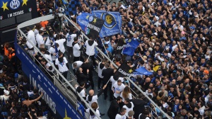 Calcio, Serie A, Inter, comincia la festa. La Fiorentina show al Franchi. Solo pari in Napoli - Roma e Bologna - Udinese