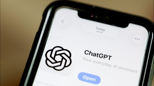 Cambiano gli obblighi di trasparenza per IA, deepfake e chatbot, entreranno in vigore dal 2 agosto 