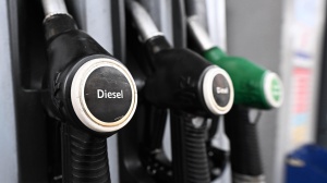 Carburanti, il governo valuta la proroga del taglio accise tra tensioni Ue e rincari energia