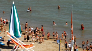 Caro-vacanze, come cambiano i prezzi per gli italiani tra aereo, hotel e ombrellone