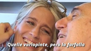 Chiusa alle 12 la camera ardente di Pippo Baudo al Teatro delle Vittorie, la salma benedetta in viaggio per la Sicilia
