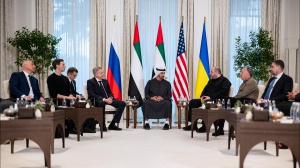 Chiuso il primo round dei colloqui Usa-Russia-Ucraina ad Abu Dhabi: nelle prossime ore altri confronti