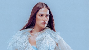 Clara torna al Festival di Sanremo con “Febbre”: «Il brano che porto a Sanremo è stato un esperimento per andare oltre quelli che pensavo fossero i miei limiti»