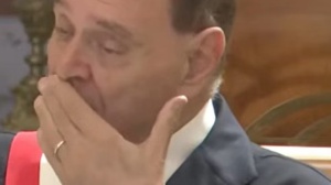 Clemente Mastella si commuove: "Sono malato, pregate per me, spero di farcela"