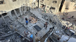 Colpita la chiesa della Sacra Famiglia a Gaza. Israele: un errore. Meloni condanna l'attacco