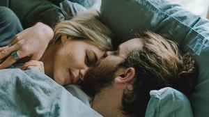 "Com'è bello far l'amore da Trieste in giù": a Natale aumentano i rapporti sessuali? Vi sveliamo cosa accade in questi giorni