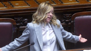 Consiglio europeo, a Montecitorio scontro fra Meloni e opposizioni. E abbraccio fra premier e Salvini