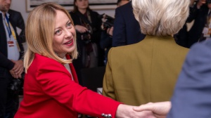 Consiglio europeo, la premier Meloni insiste sui dazi e chiede prudenza con gli Stati Uniti dopo la svolta di Trump