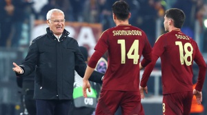 Coppe europee, ottavi di finale: Roma e Lazio vincono all'ultimo secondo in Europa League, sconfitta in Grecia per la Fiorentina in Conference 