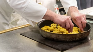 Dal panettone estivo al dessert con sorbetto alla fragola o al pompelmo: ecco i dolci più gettonati della stagione