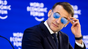 Dazi, è duello Macron-Trump sulla Groenlandia. Anche Von der Leyen attacca gli Stati Uniti, Meloni prova a mediare