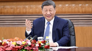 Dazi, la Cina risponde e alza il tiro: 125% sui beni Usa. Intanto Xi tende la mano all'Europa