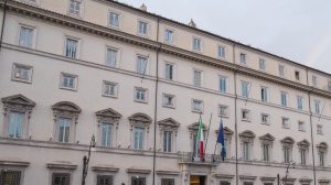 Dazi, la premier Meloni istituisce una task force ma l’opposizione attacca: “Dilettanti allo sbaraglio”