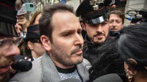 Delitto di Chiara Poggi: prelievo del DNA per Andrea Sempio. Scontro a distanza tra il suo legale e la difesa di Stasi 