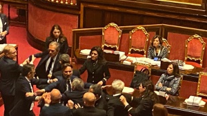 Delmastro: il centrodestra dice no all’utilizzo delle chat, i 5S occupano l’aula