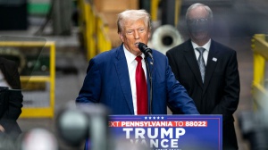 Donald Trump tuona: "Kamala Harris diserta il dibattito su Fox, lo farò da solo"
