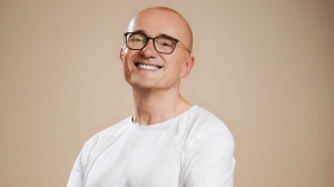 Dopo il caso Grande Fratello, Alfonso Signorini si autosospende da Mediaset e parla di calunnie da parte di Corona