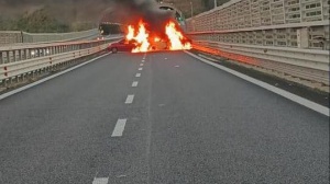 E’ caccia ai rapinatori di un furgone portavalori in Calabria, bottino 2 milioni di euro
