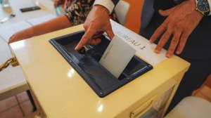 Elezioni in Francia: la triangolazione e le strategie per arginare Le Pen