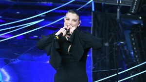 Sanremo 2024, nella serata delle cover Emma e Bresh cantano Tiziano Ferro