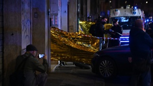 Esecuzione per strada a Roma, duplice omicidio al Pigneto, le vittime sono una coppia di cinesi