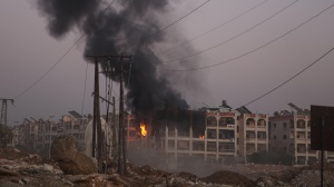 Esplode la guerra civile in Siria, i ribelli invadono Aleppo, migliaia di persone in fuga