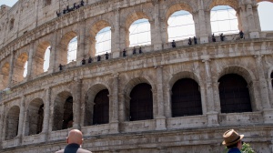 Europee, il 9 maggio slogan anti-astensionismo sui monumenti nell'Unione: l'Arco di Trionfo e il Colosseo 