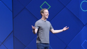 Vent'anni fa nasceva Facebook, cambiando social e società. Due miliardi gli utenti attivi ogni giorno