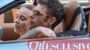Fedez in auto con la modella Garance Authié: le prime foto del settimanale "Chi"