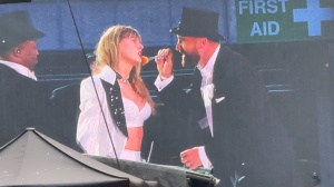 Foo Fighters, Dave Grohl contro Taylor Swift: "Noi suoniamo davvero dal vivo"