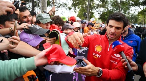 Formula 1, doppietta Ferrari nel Gran Premio d'Australia, primo Sainz, poi Leclerc. Si è ritirato Max Verstappen