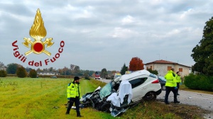 Frontale in provincia di Treviso tra un suv ed un autobus che trasportava una cinquantina di studenti, un morto e 12 ferititi