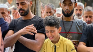 Gaza, bombardamenti israeliani sulla distribuzione di acqua: morti sei bambini