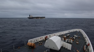 Gi Stati Uniti a caccia del contrabbando di petrolio delle flotte ombra russe, fermate due petroliere