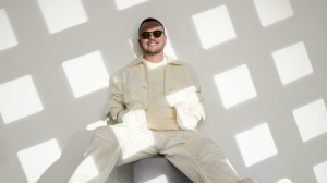 Gigi D’Alessio presenta a RTL 102.5 il nuovo album “FRA”, tante collaborazioni e nuove vibrazioni