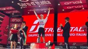 Giro: Pogacar senza freni, la maglia Rosa vince anche la cronometro