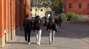 Gli adolescenti italiani tra baby gang, bullismo e dipendenze