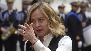 Governo, la premier Meloni sempre tra l’Europa e Donald Trump, dubbi sul summit dei volenterosi a Londra