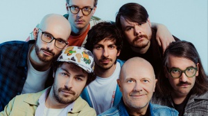 I Pinguini Tattici Nucleari e Max Pezzali finalmente insieme con “Bottiglie Vuote” su RTL 102.5: “Ci conosciamo da un sacco, ma ci voleva il pezzo giusto”