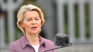 Il Financial Times denuncia una 'interferenza russa al GPS del volo di von der Leyen'. Il Cremlino nega