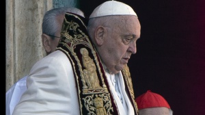 Il Papa è sveglio, l'umore è buono, non ha dolori e prosegue le terapie
