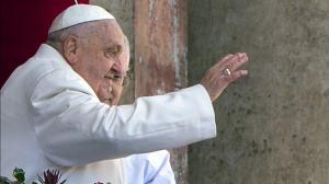 Il Papa ha riposato bene, ma le condizioni restano critiche 